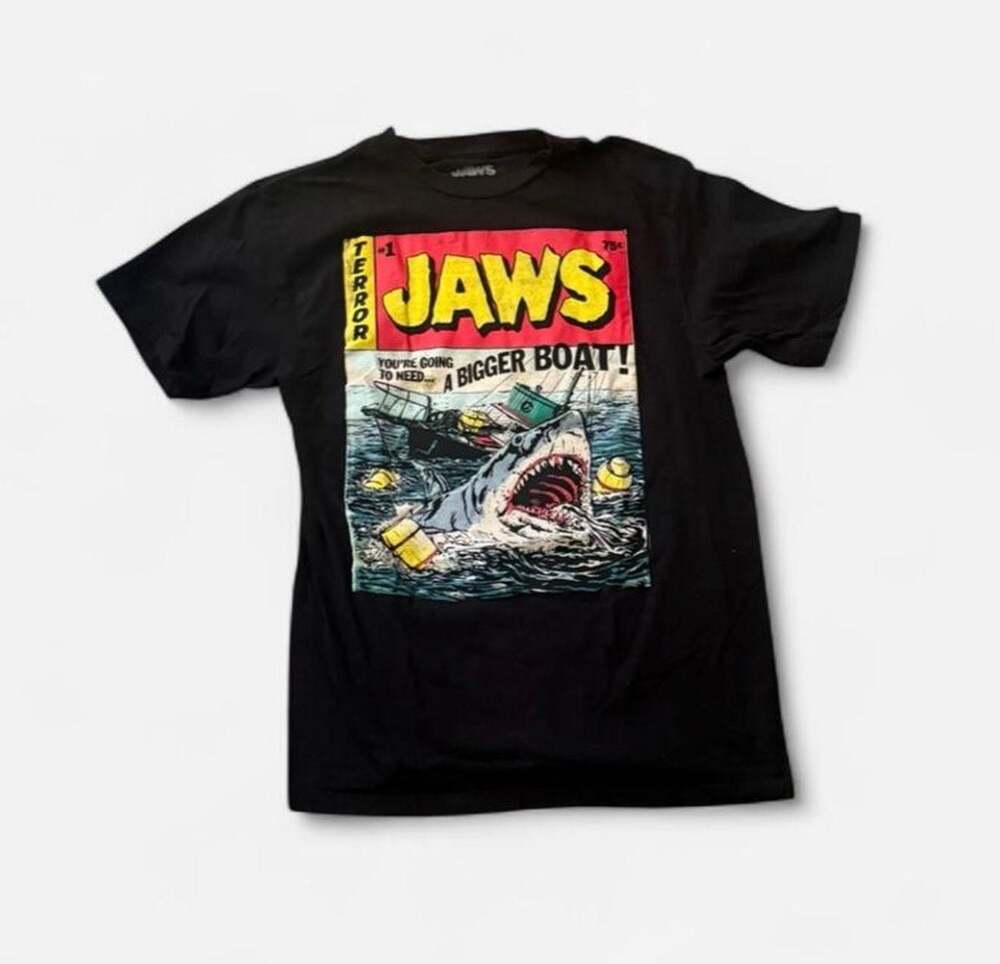 Men's Jaws Retro Comic Book Shark T-Shirt : ,